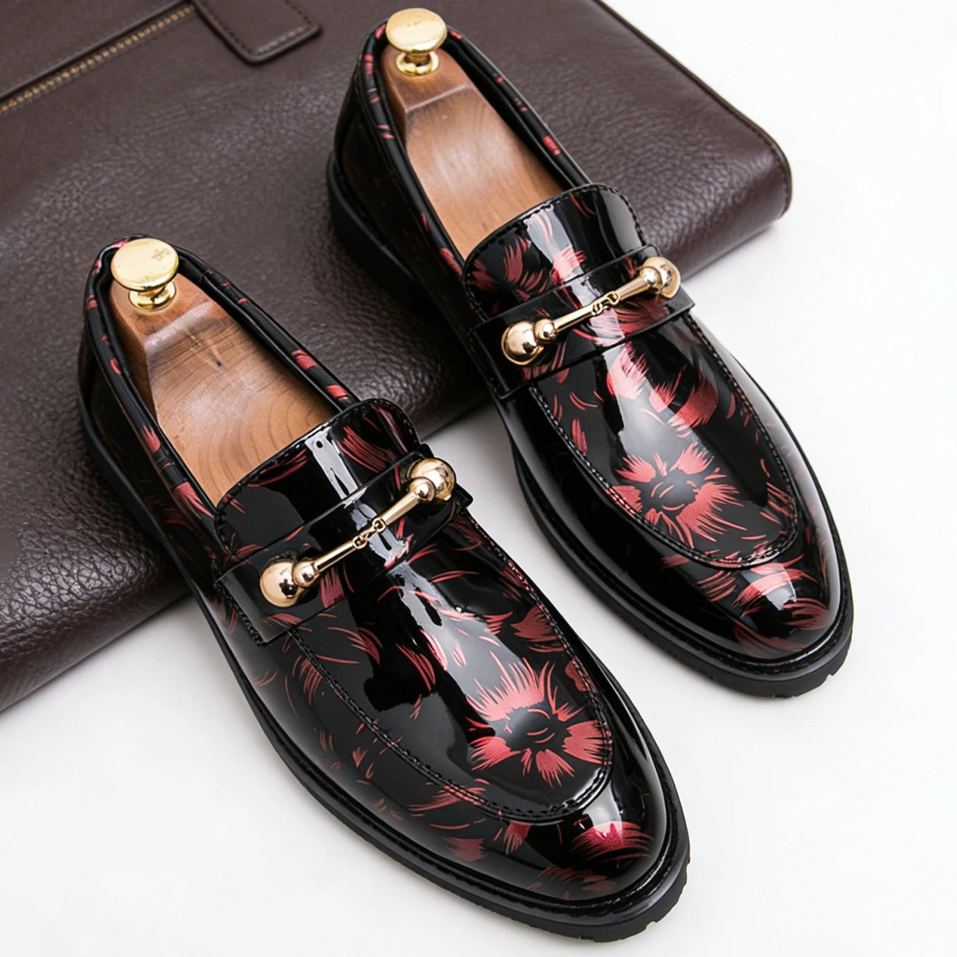 New Fashion Shiny Patent Dress Leather Shoes Men Metal Buckle Slip-on Loafers British Business Social Shoes Daily Office Party
