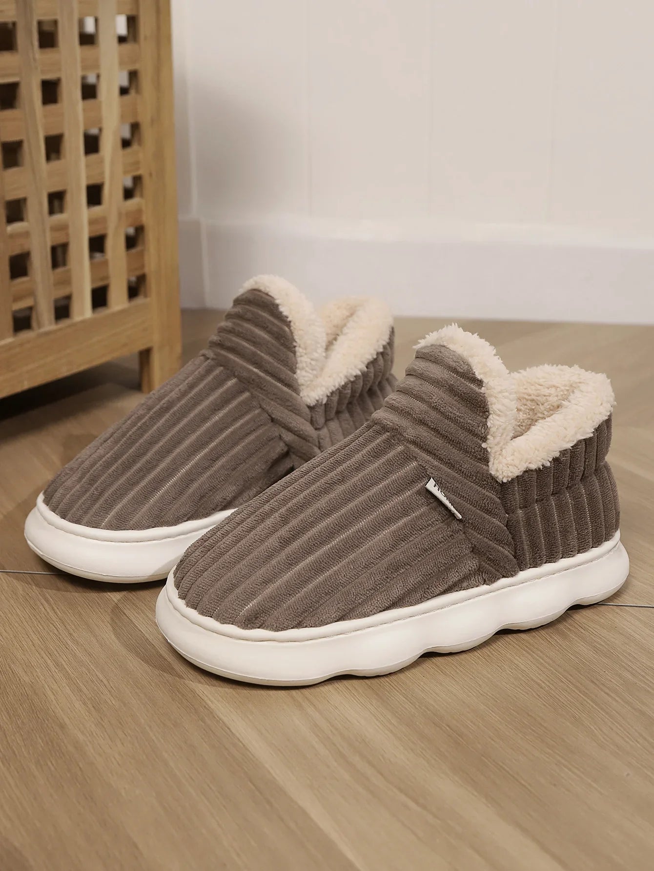 Winter Men Women Shoes Winter Short Plush Slippers Outdoor Fur Non-slip House Shoes Casual Fuzzy Soft Cozy Men Women Shoes