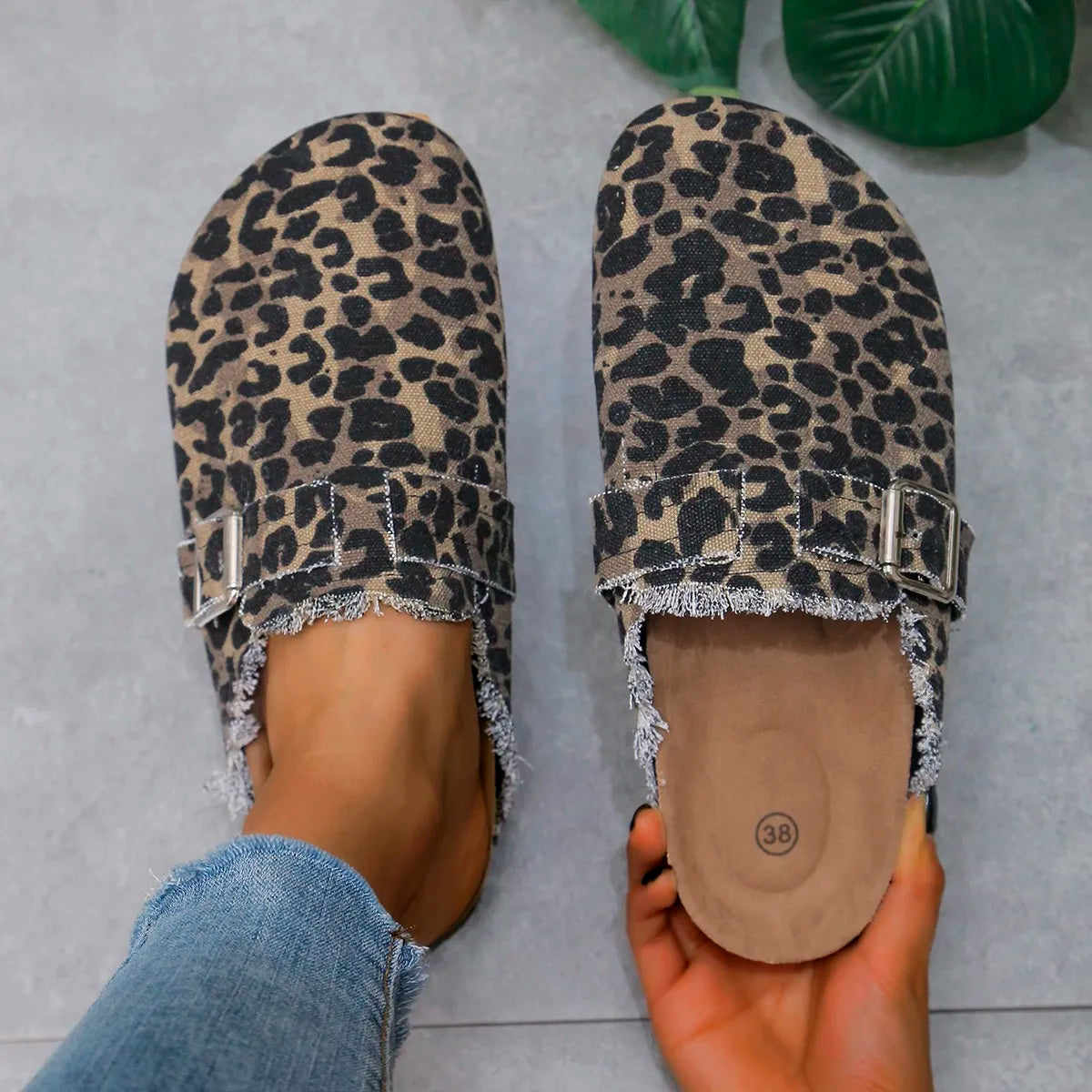 2024 Spring New Classic Women's Closed Toe Cork Sandals Slippers Ladies Leopard Cork Slippers Camo Mule Clogs Shoes Flats