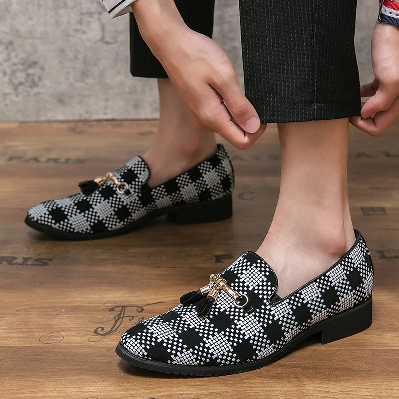 Gentleman Patent Leather Wedding Party Dress Shoes Designer Male Grid Pattern Tassels Formal Footwear Sapatos Tenis Masculino