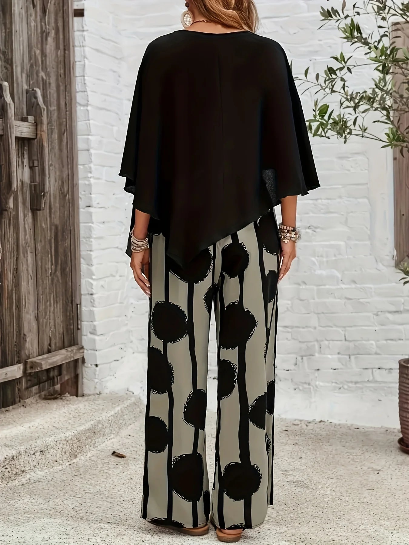 Women's casual plus size suits Spring and summer suits Round neck Geometric pattern Bat short sleeve top and straight pants Wome