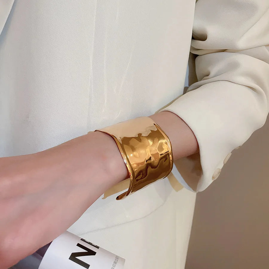 European and American Metal Pleated Bangles for Women Arm Ring Fashion Temperament Bracelet Design Sense Hand Jewelry Gift