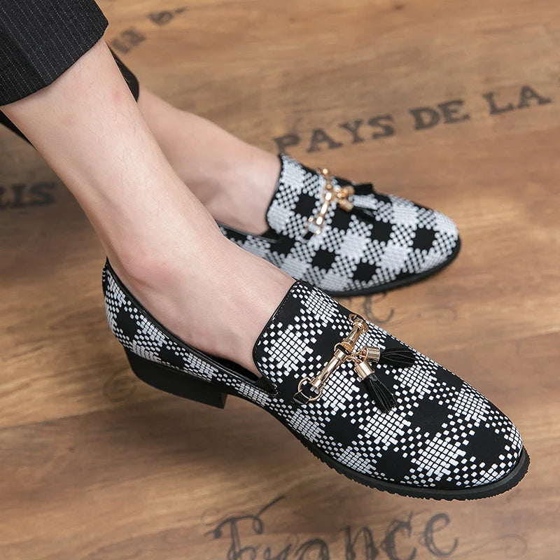 Gentleman Patent Leather Wedding Party Dress Shoes Designer Male Grid Pattern Tassels Formal Footwear Sapatos Tenis Masculino