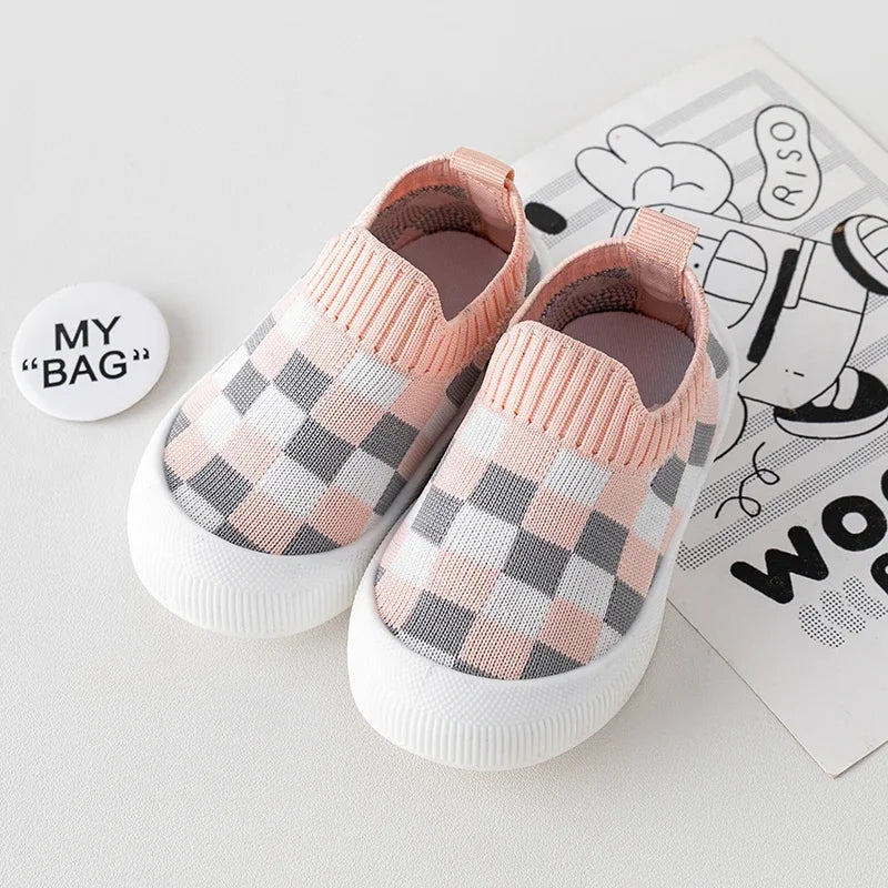 Baby shoes with soft soles, baby walking shoes, versatile, breathable, non slip sports shoes, spring and autumn new fashionable