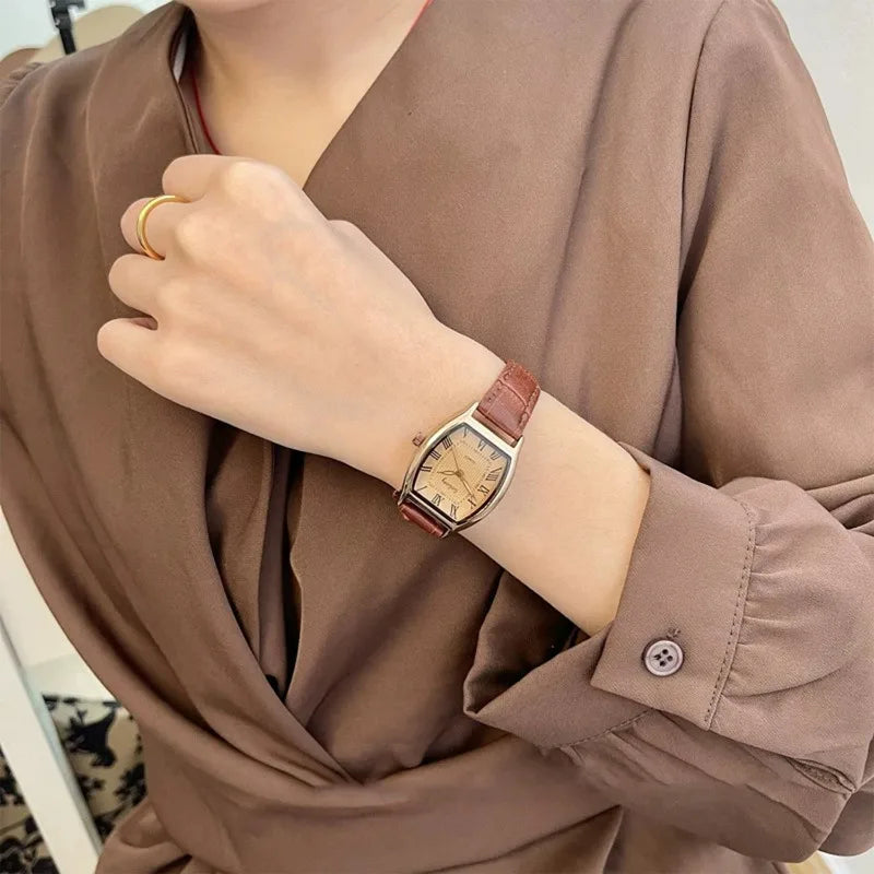 Simple Fashion Retro Brown Women Quartz Watches High Quality Ladies Wristwatches Vintage Leather Watchband Watch for Lovers Gift