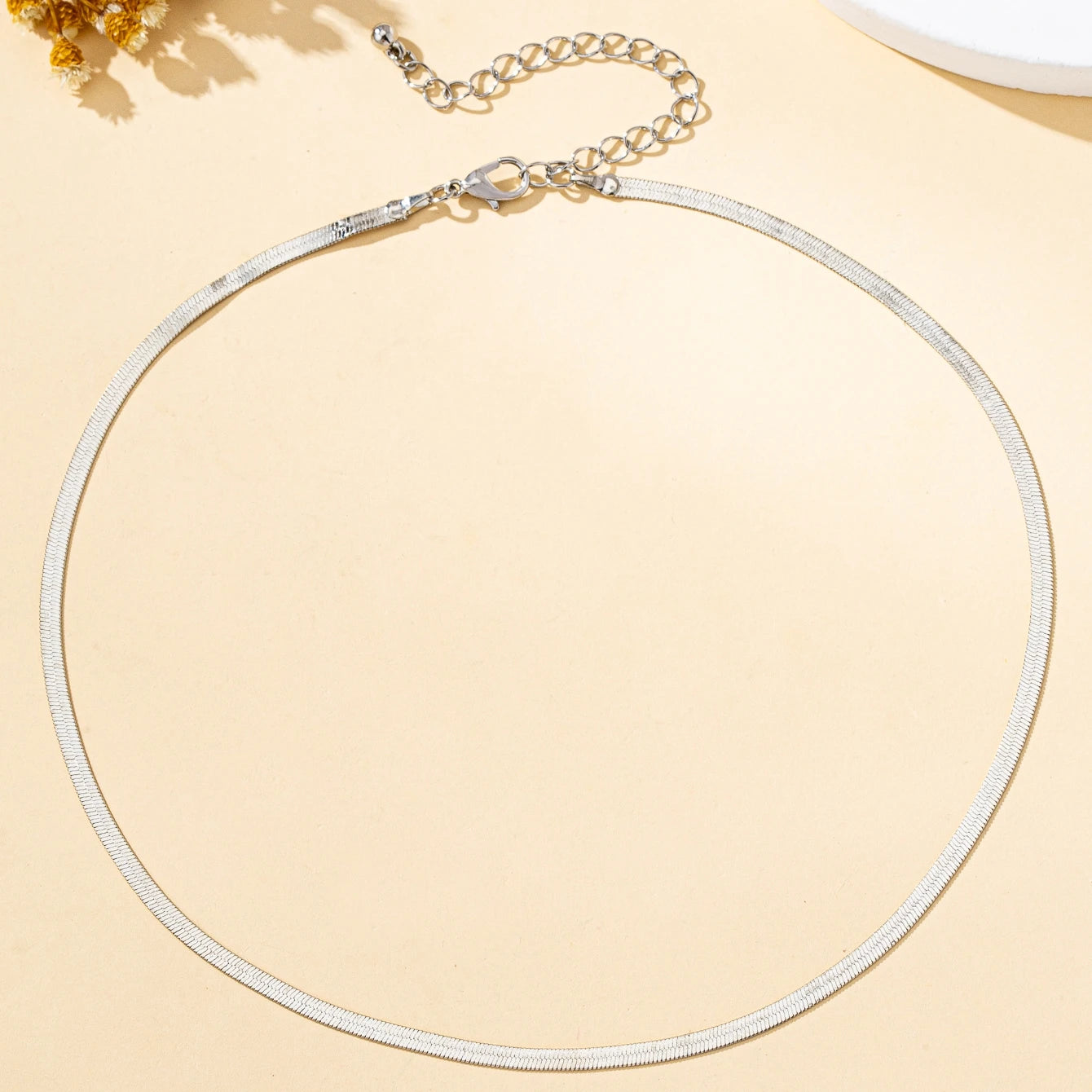 A Women's Chain Necklace, Minimalist Style High-End Versatile Metal Necklace, Suitable for Daily Wear and Vacation Wear