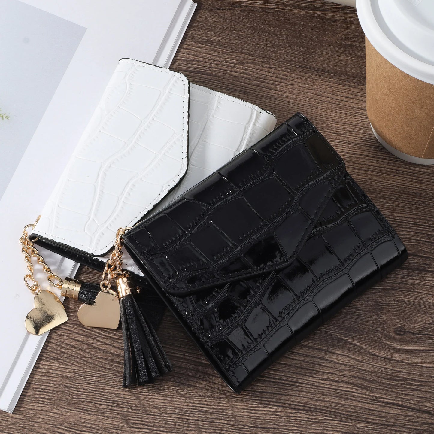 Fashionable metal heart-shaped and tassel decorated small wallet coin pocket small wallet three fold women's wallet mini, women'