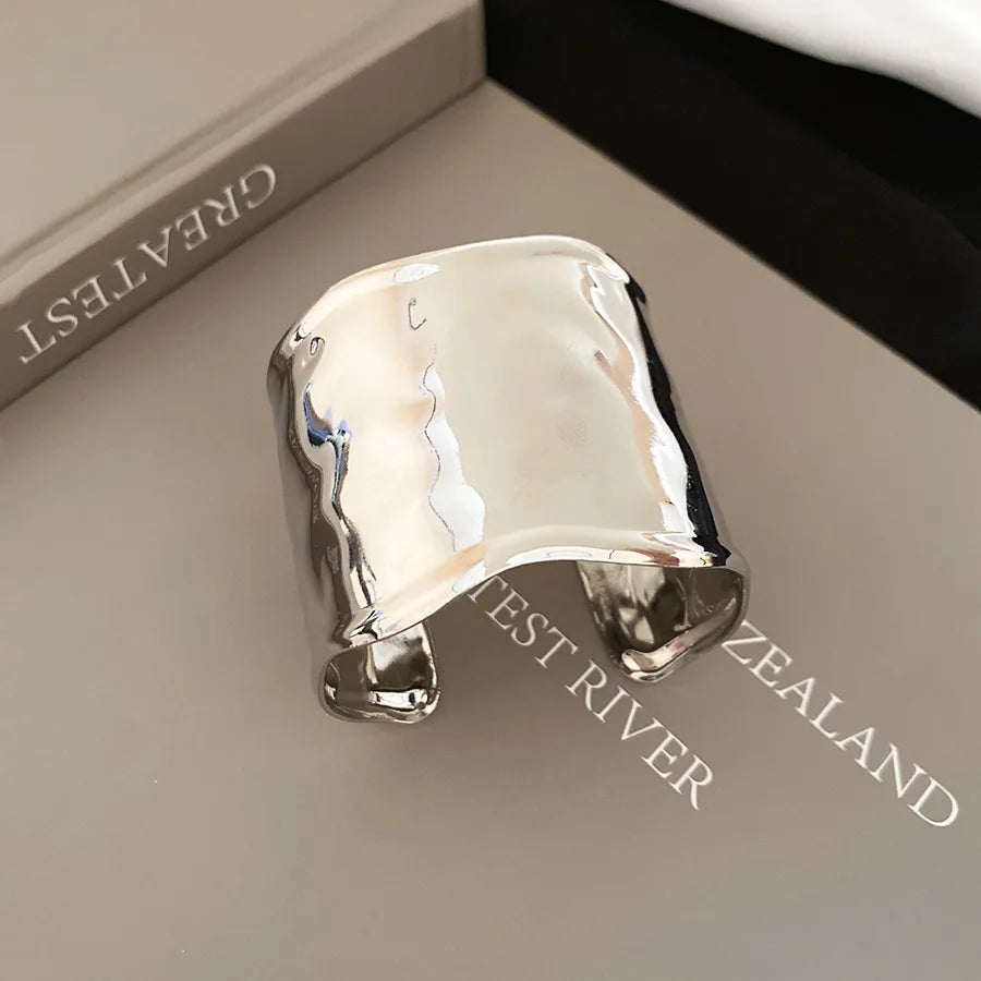 European and American Metal Pleated Bangles for Women Arm Ring Fashion Temperament Bracelet Design Sense Hand Jewelry Gift