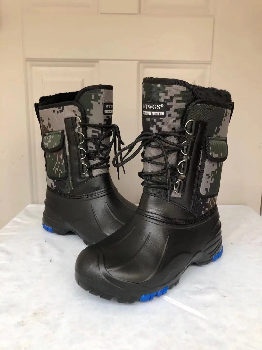 2024 autumn and winter warm men's fashionable snow boots for fishing and skiing, waterproof, simple and casual mid top shoes for