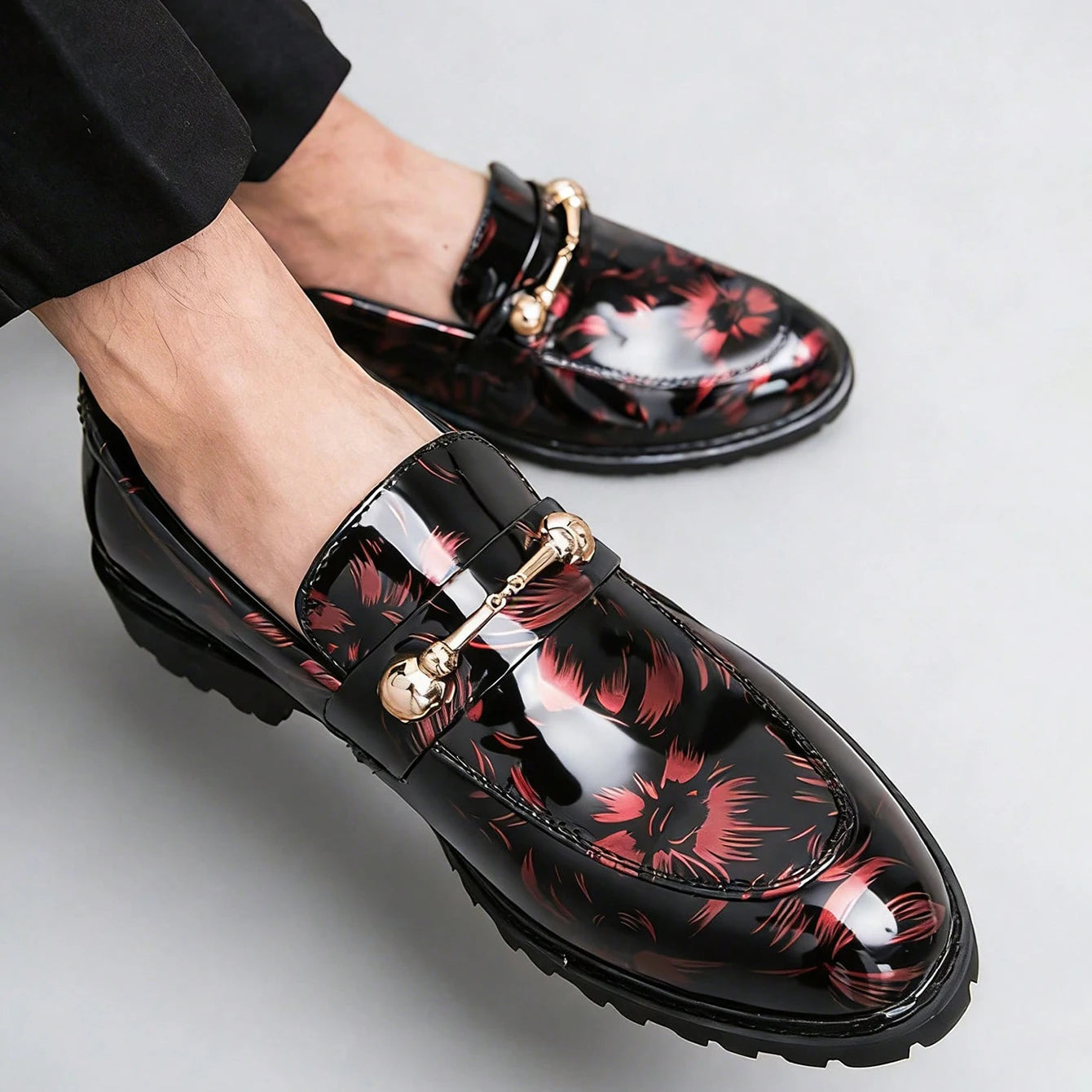 New Fashion Shiny Patent Dress Leather Shoes Men Metal Buckle Slip-on Loafers British Business Social Shoes Daily Office Party