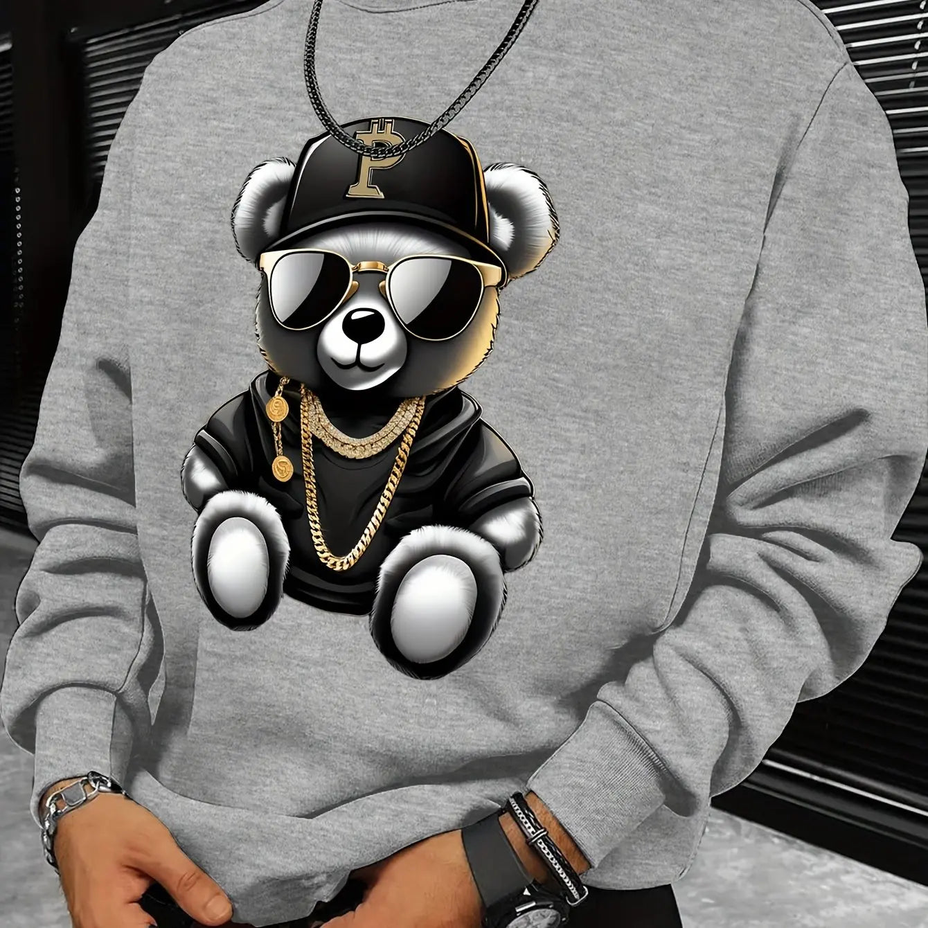 Men's autumn and winter fashionable casual loose cool bear cartoon graphic print fleece long sleeved round neck sweatshirt