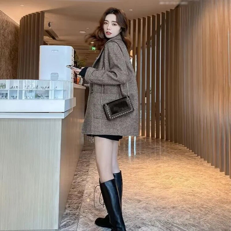 Fashionable British Wool Coat for Women in Autumn and Winter, New Casual Loose Collar Pocket Windproof Jacket for Women