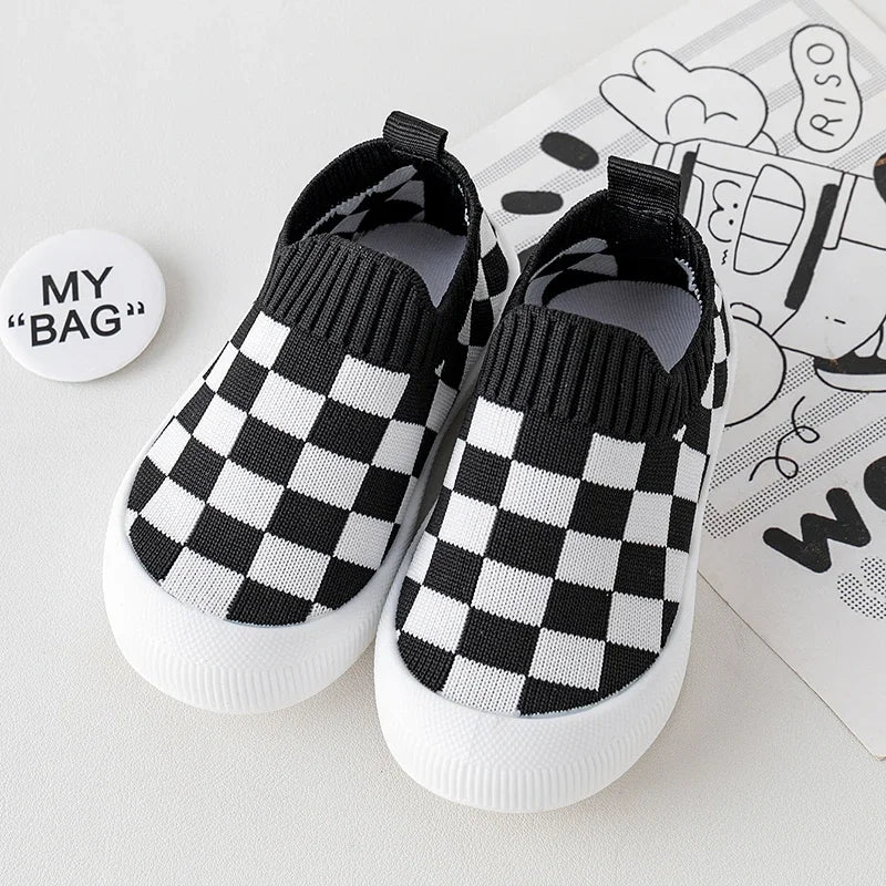 Baby shoes with soft soles, baby walking shoes, versatile, breathable, non slip sports shoes, spring and autumn new fashionable