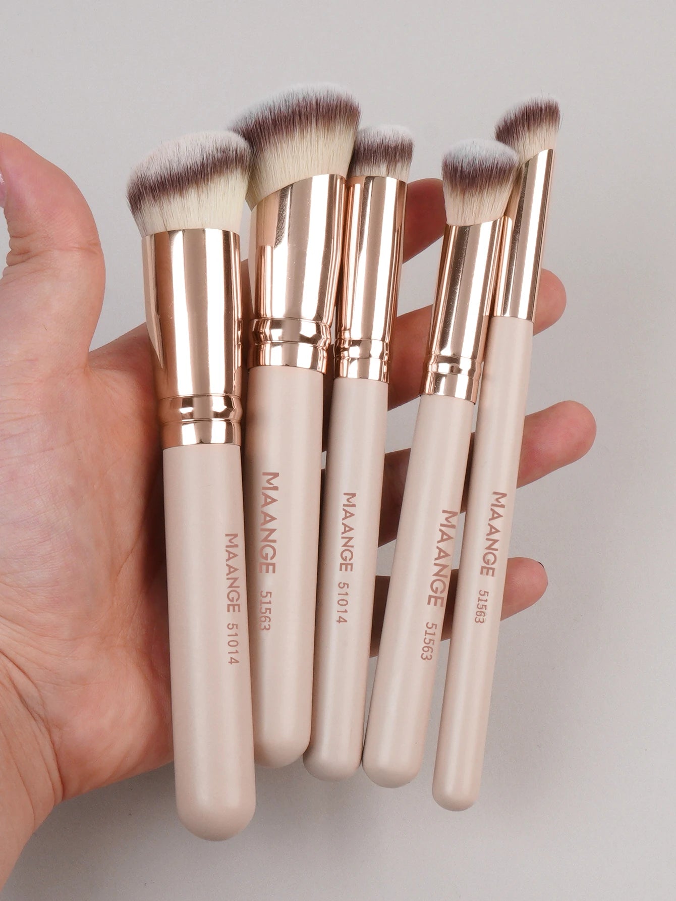 MAANGE 5 Pcs Makeup Brushes Powder Blusher Brush Foundation Makeup Brush Contour Brush Portable For Travel Valentine's Day Gift