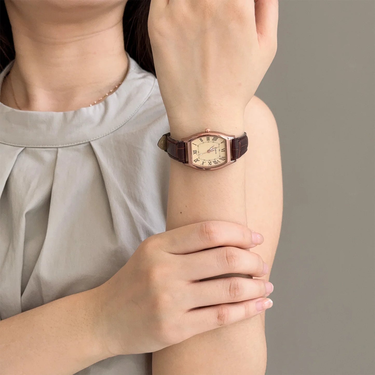 Simple Fashion Retro Brown Women Quartz Watches High Quality Ladies Wristwatches Vintage Leather Watchband Watch for Lovers Gift
