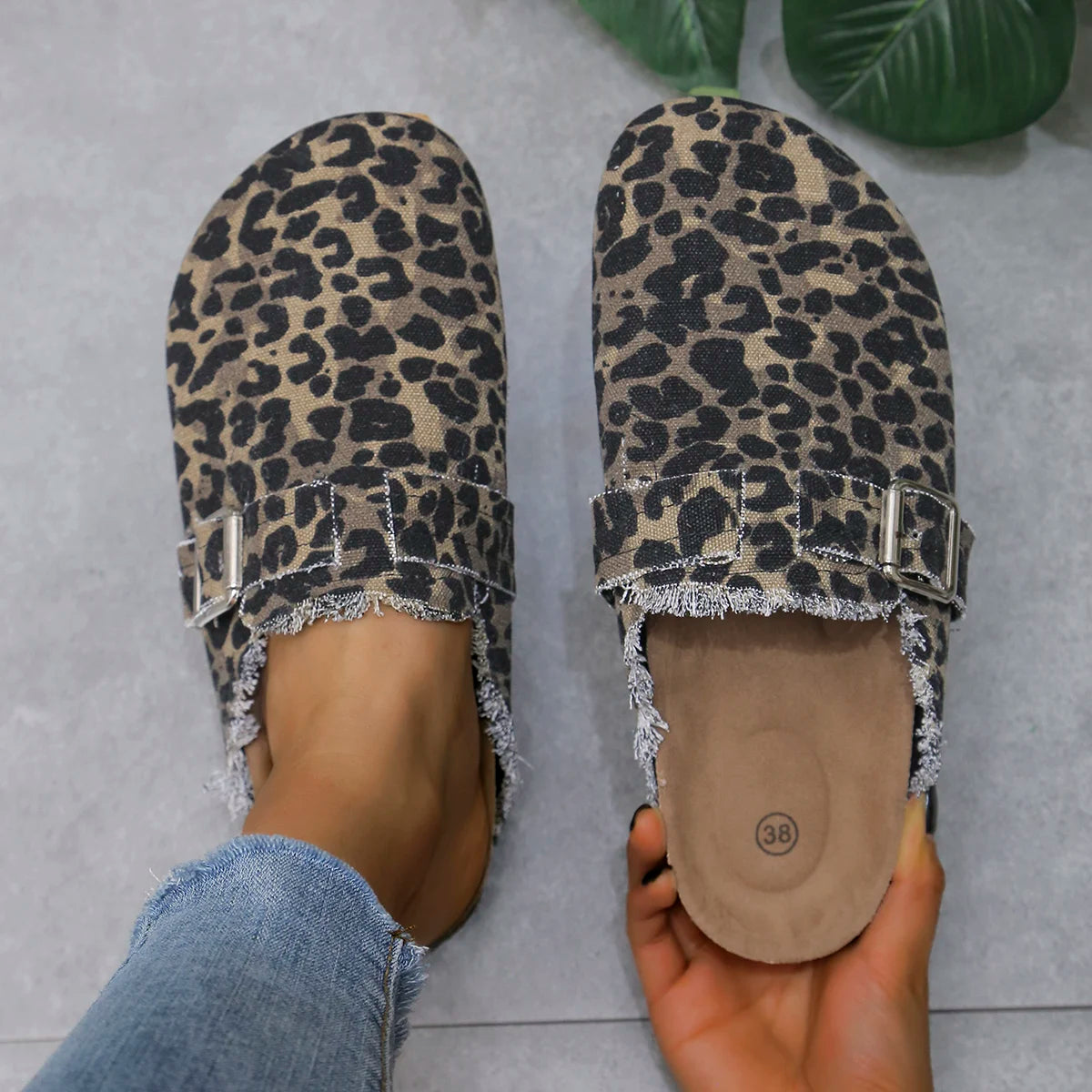 2024 Spring New Classic Women's Closed Toe Cork Sandals Slippers Ladies Leopard Cork Slippers Camo Mule Clogs Shoes Flats
