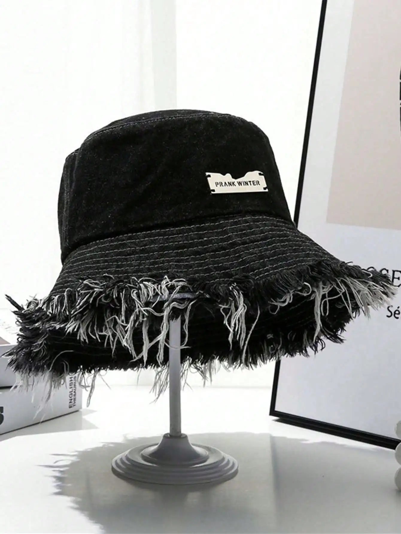 Women Sunscreen Casual Bucket Hat With Silver Letter Badge And Frayed Brim, Suitable For Travel And Shopping Outfits Music Fest