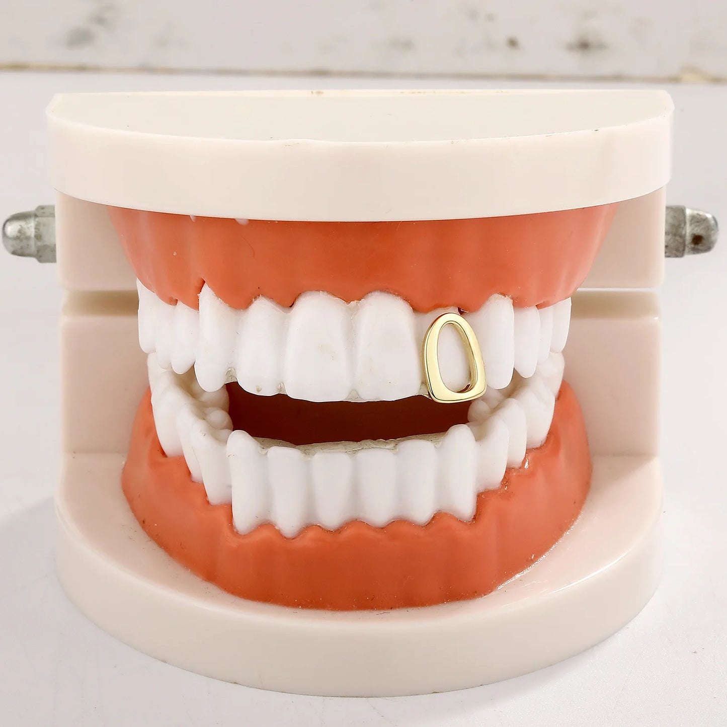 RACHELZ Hip Hop Single Classic Hollow Teeth Grillz Simple 3 Colors Glossy Tooth Caps Women Men Jewelry Halloween Cosplay Gift