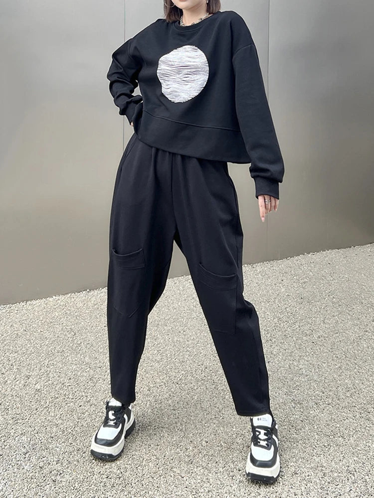 [EAM] Black Printed Back Zipper Sweatshirt New Round Neck Long Sleeve Women Big Size Fashion Tide Spring Autumn 2026 1DJ0624