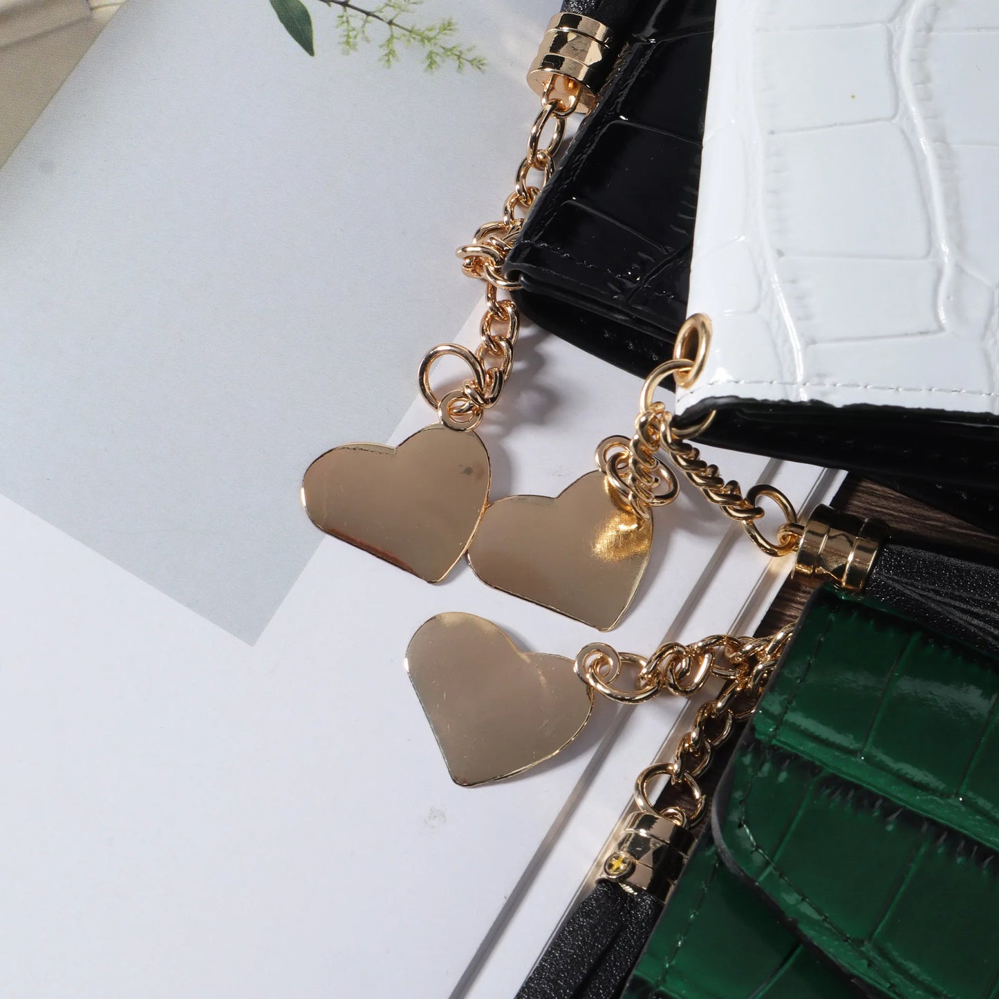 Fashionable metal heart-shaped and tassel decorated small wallet coin pocket small wallet three fold women's wallet mini, women'