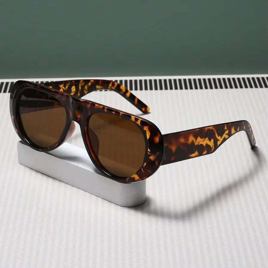 Vintage Oversized Oval Sunglasses Women Men New Fashion Wide Leg Leopard Red Gradient Sun Glasses Ladies Trendy Sexy Shades