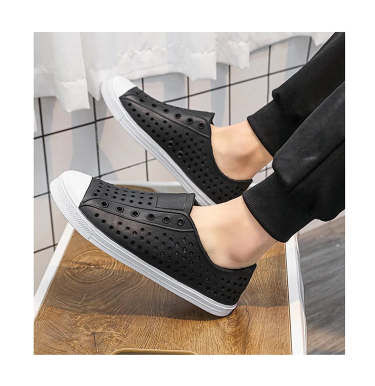 New Beach Sandals Men's Anti slip Hole Sandals Work Shoes Summer Garden Shoes Water Shoes Soft and Comfortable Outdoor Shoes