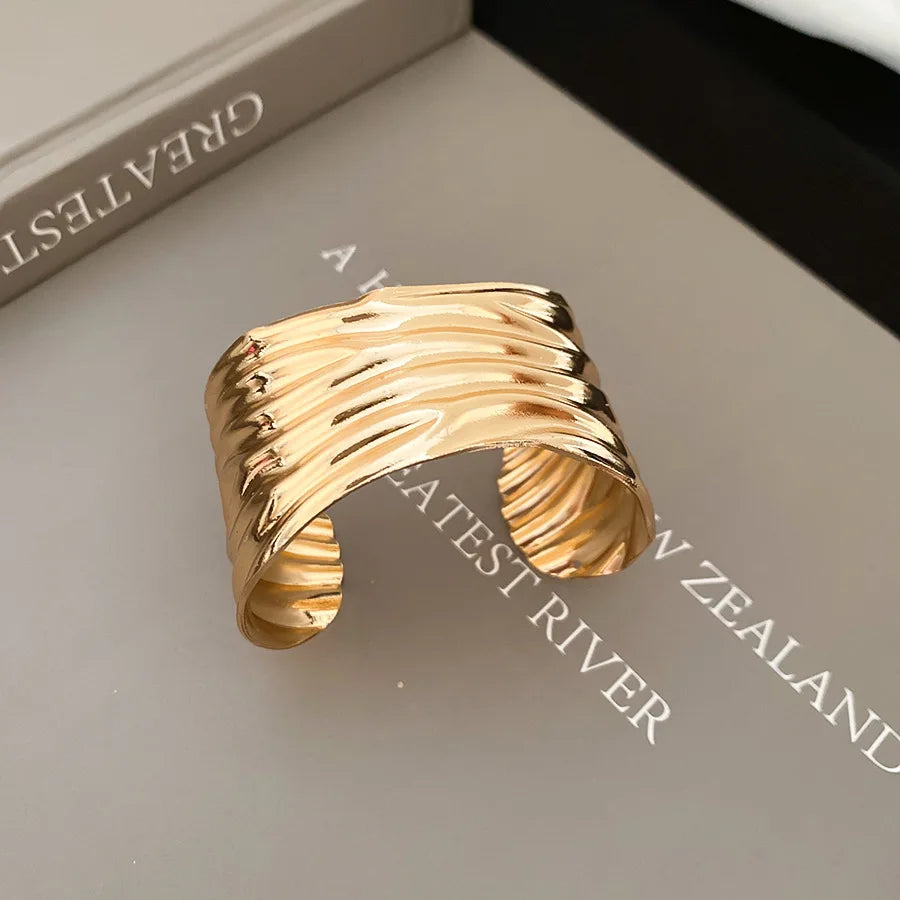 European and American Metal Pleated Bangles for Women Arm Ring Fashion Temperament Bracelet Design Sense Hand Jewelry Gift
