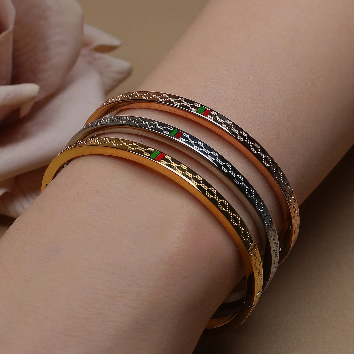 18 K Gold Plated Stainless Steel  55 MM Red/Green Bangles  , Fashionable Jewelry For Men And Women Wholesale