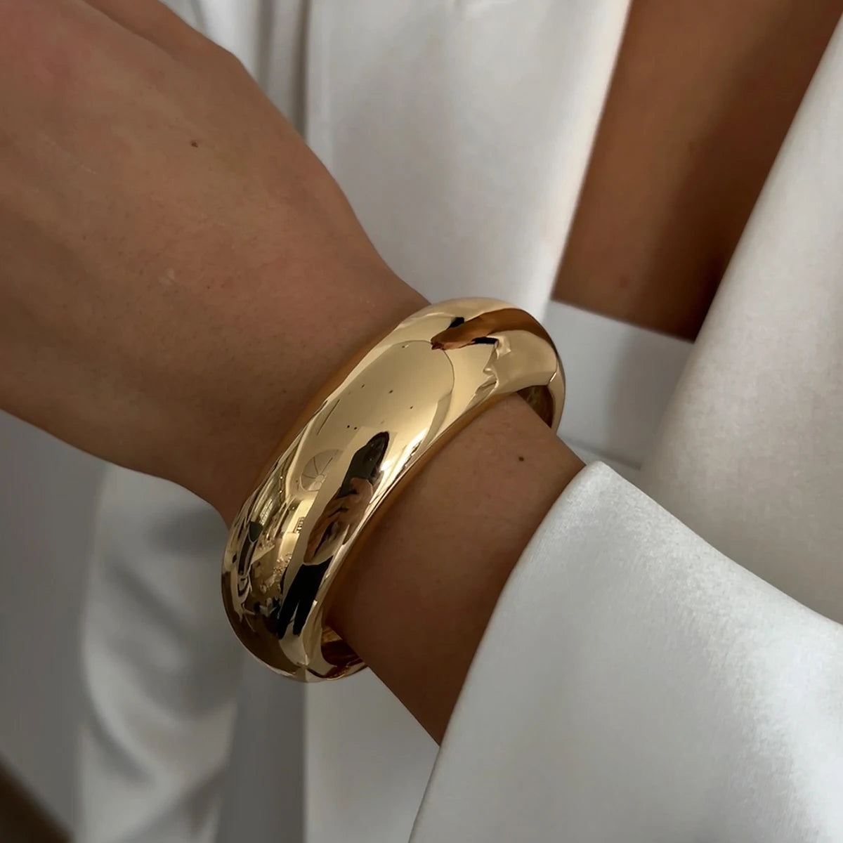 SHIXIN Exaggerated Smooth Gold Color Wide Chain Spring Bangle for Women Hip Hop Metal Geometric Cuff Bracelet Unisex Men Jewelry