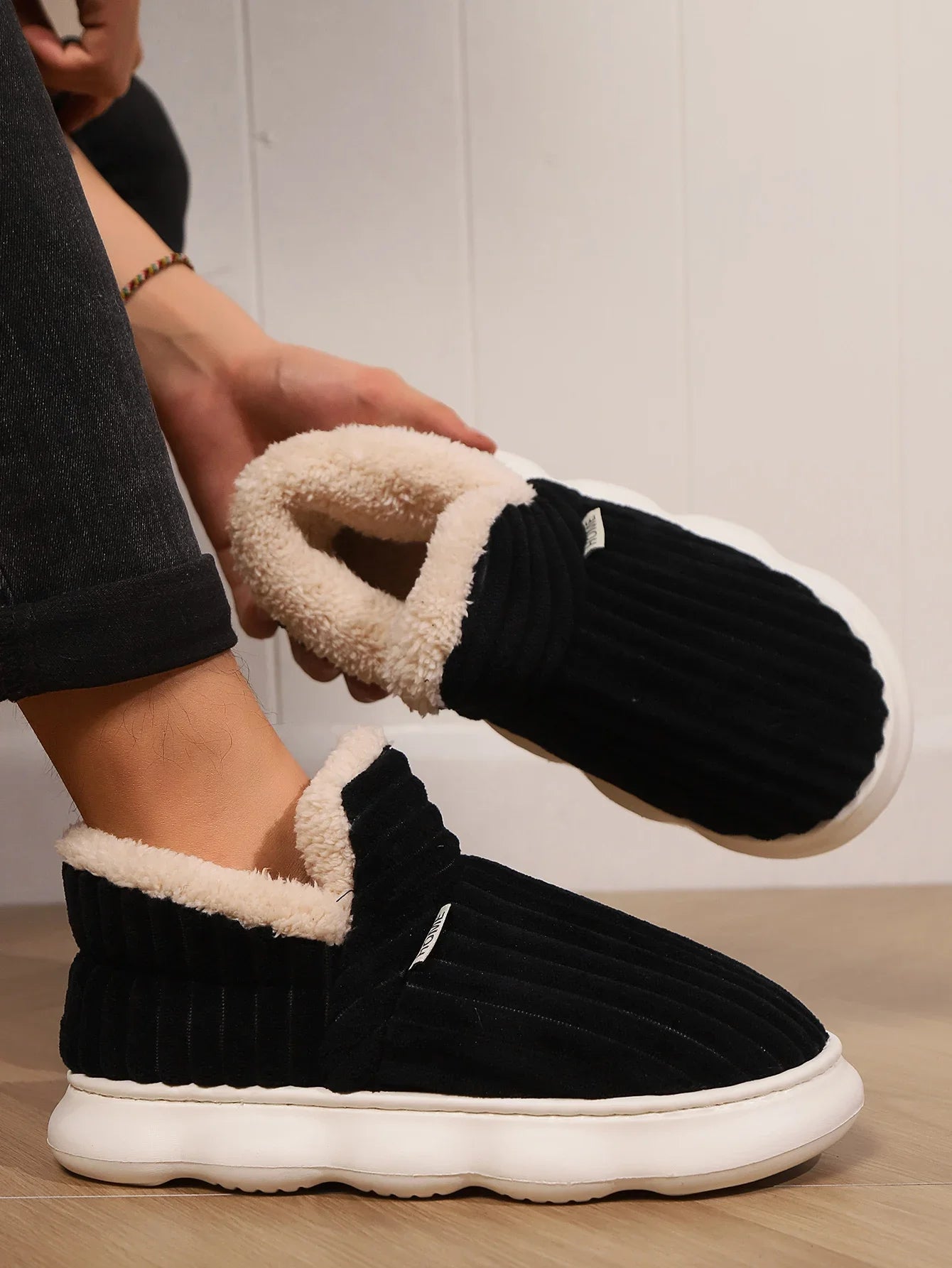 Winter Men Women Shoes Winter Short Plush Slippers Outdoor Fur Non-slip House Shoes Casual Fuzzy Soft Cozy Men Women Shoes