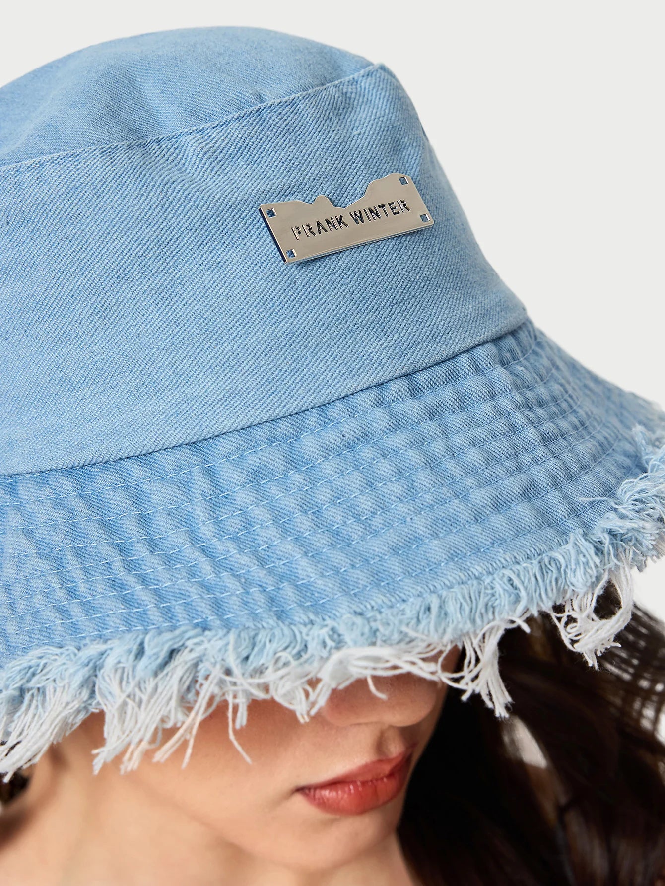 Women Sunscreen Casual Bucket Hat With Silver Letter Badge And Frayed Brim, Suitable For Travel And Shopping Outfits Music Fest