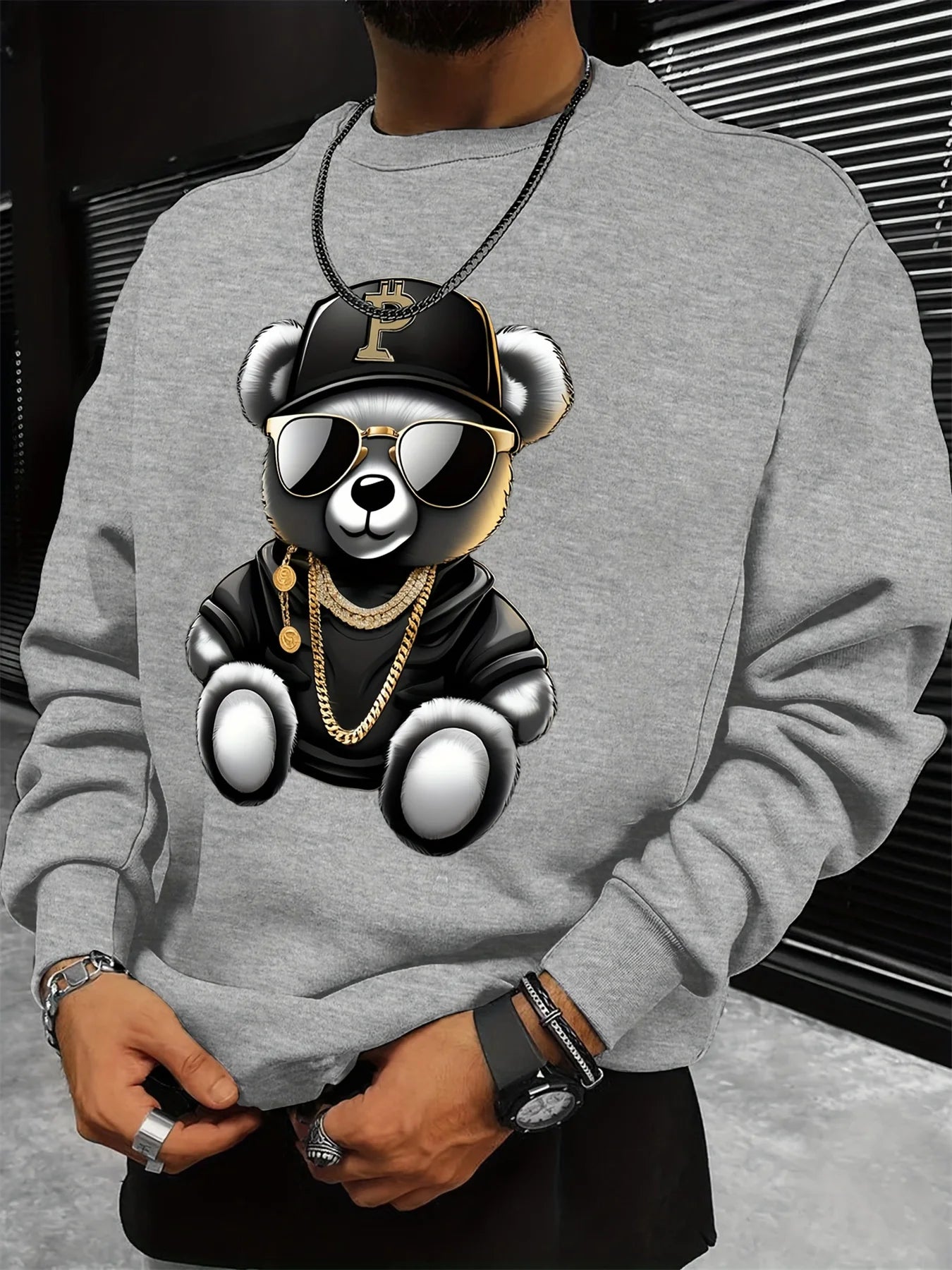 Men's autumn and winter fashionable casual loose cool bear cartoon graphic print fleece long sleeved round neck sweatshirt