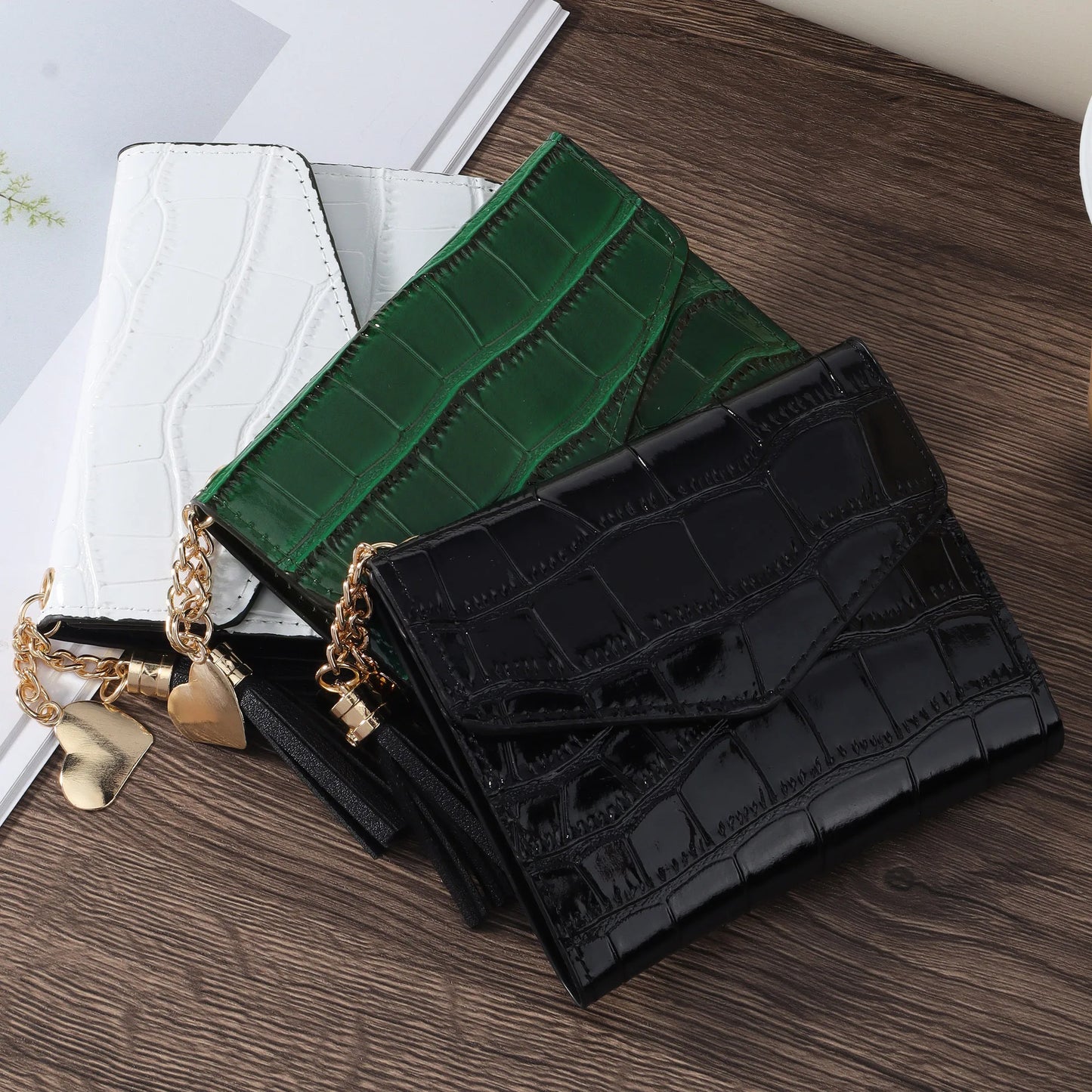 Fashionable metal heart-shaped and tassel decorated small wallet coin pocket small wallet three fold women's wallet mini, women'