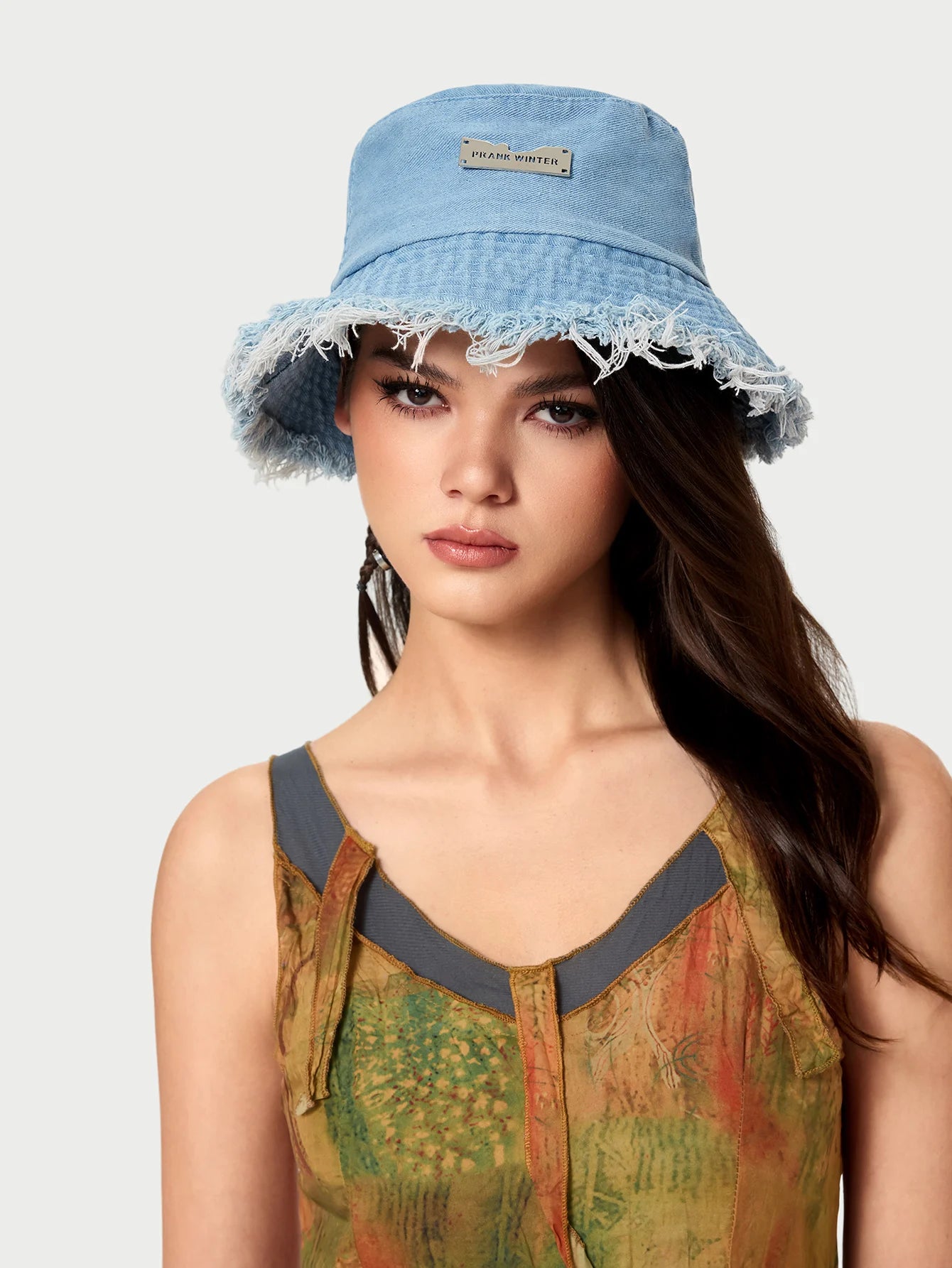 Women Sunscreen Casual Bucket Hat With Silver Letter Badge And Frayed Brim, Suitable For Travel And Shopping Outfits Music Fest