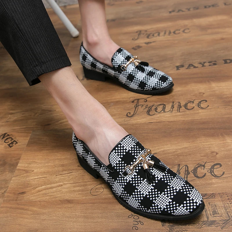 Gentleman Patent Leather Wedding Party Dress Shoes Designer Male Grid Pattern Tassels Formal Footwear Sapatos Tenis Masculino