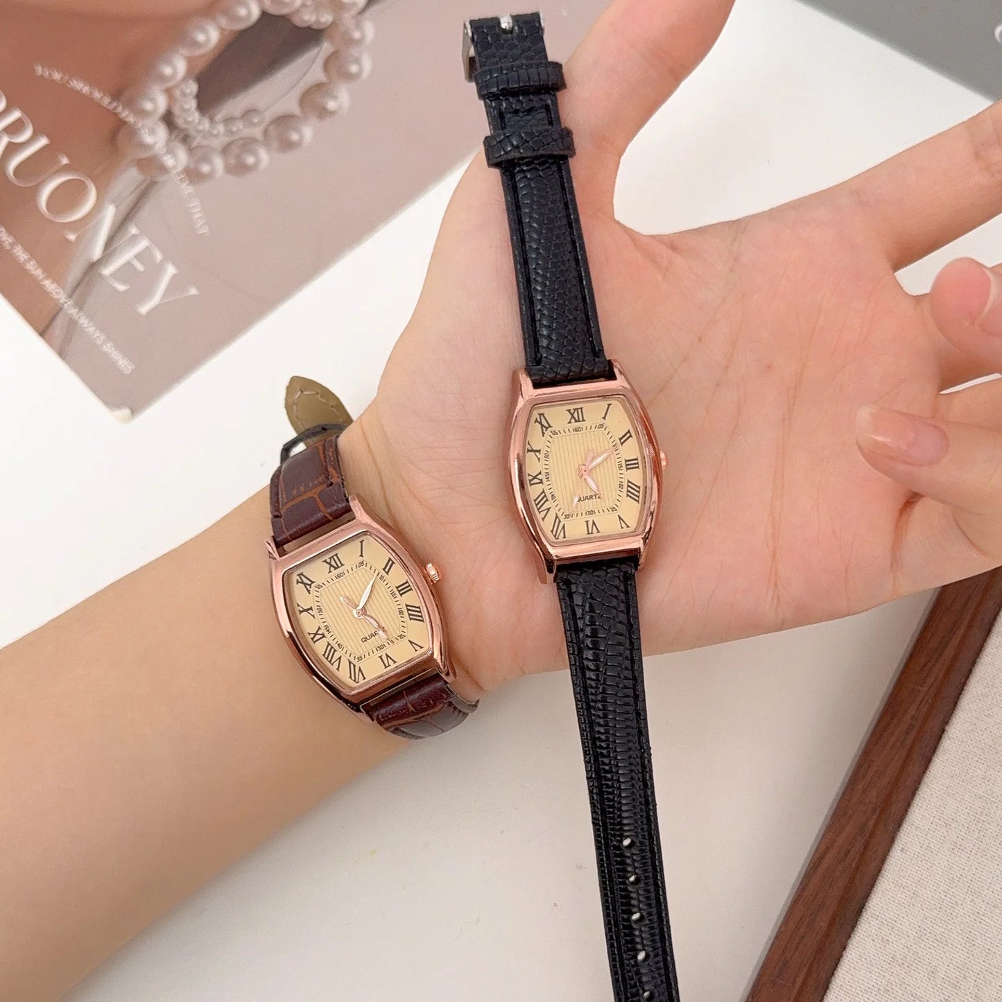 Simple Fashion Retro Brown Women Quartz Watches High Quality Ladies Wristwatches Vintage Leather Watchband Watch for Lovers Gift