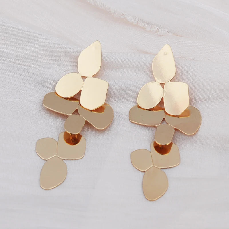 European Exaggerate Metal Statement Earrings for Women Vintage Fashion Round Star Leaf Irregular Geometry Long Earrings Jewelry