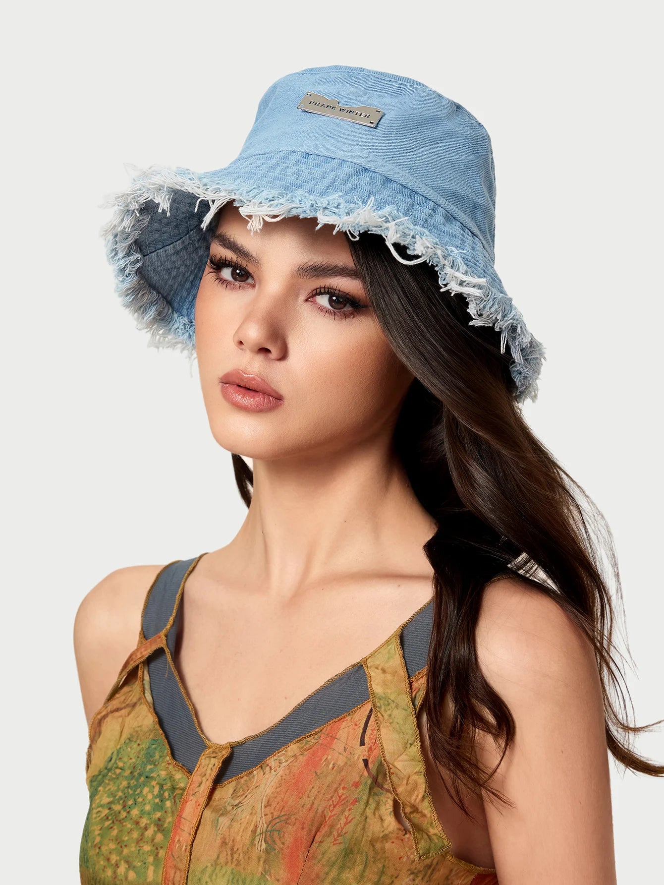 Women Sunscreen Casual Bucket Hat With Silver Letter Badge And Frayed Brim, Suitable For Travel And Shopping Outfits Music Fest