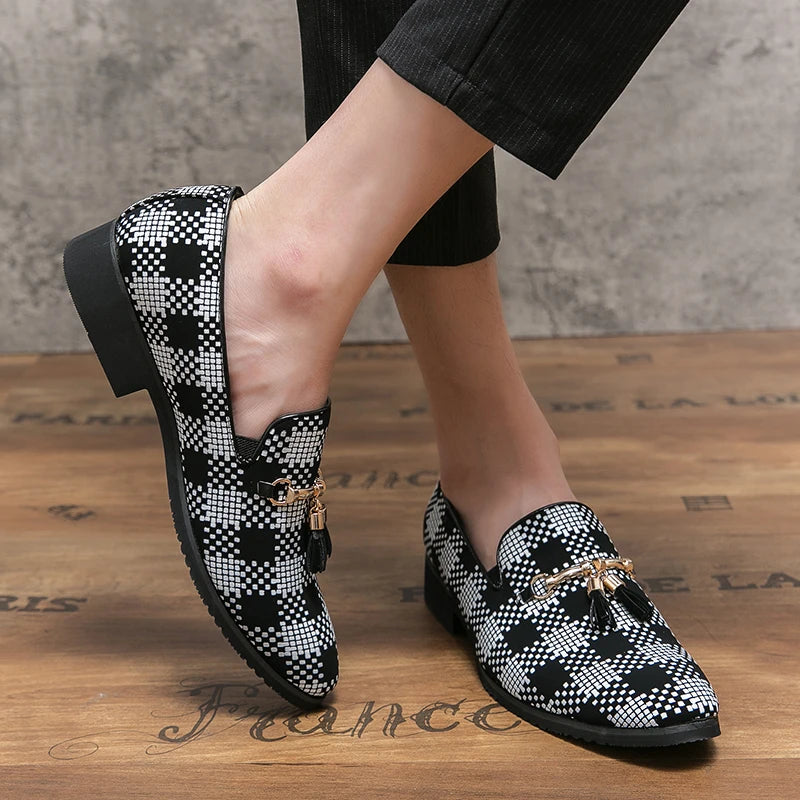 Gentleman Patent Leather Wedding Party Dress Shoes Designer Male Grid Pattern Tassels Formal Footwear Sapatos Tenis Masculino
