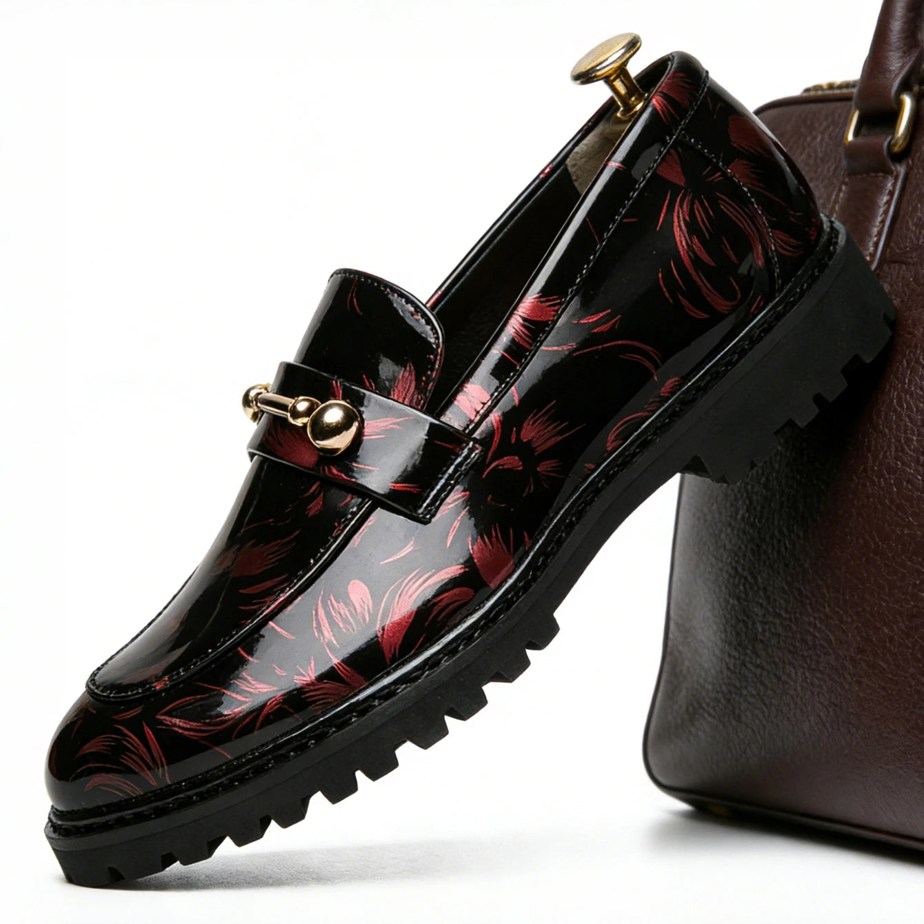 New Fashion Shiny Patent Dress Leather Shoes Men Metal Buckle Slip-on Loafers British Business Social Shoes Daily Office Party