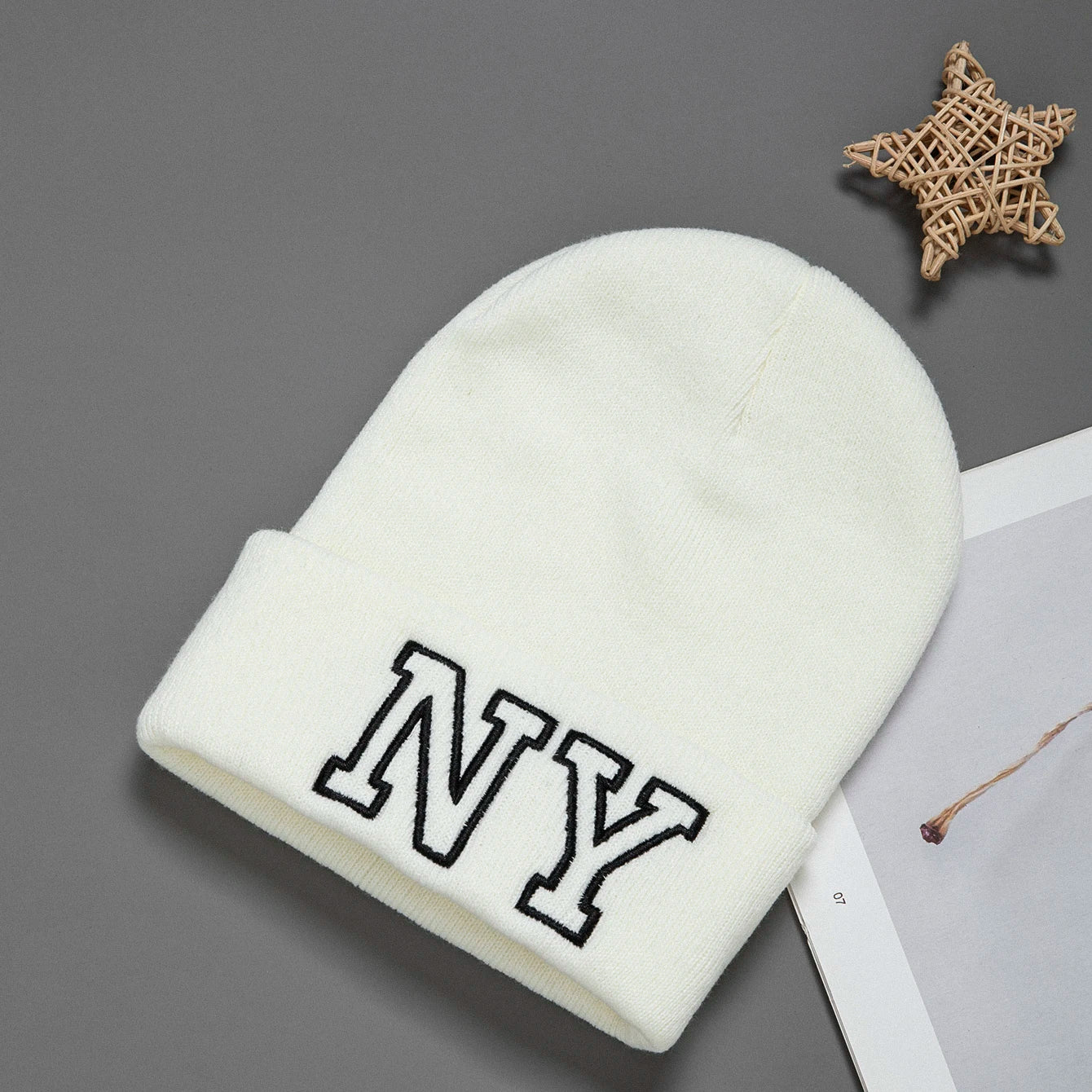 1pc unisex embroidered knitted hat Letters Winter warm woolen hat Fashion all-matching hat