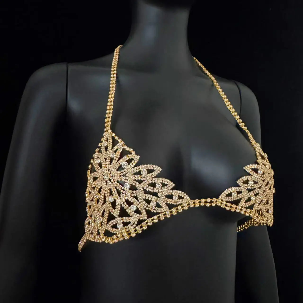 The chic Bohemian style Rhinestone mesh finger bracelet is the perfect choice for casual wear, gifts, and finger jewelry