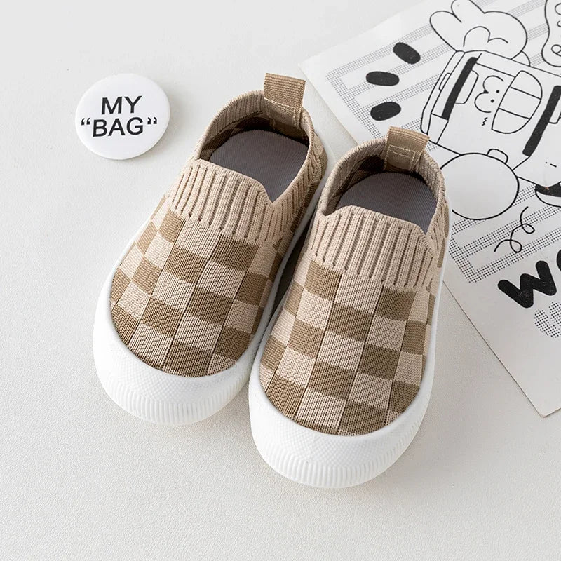 Baby shoes with soft soles, baby walking shoes, versatile, breathable, non slip sports shoes, spring and autumn new fashionable