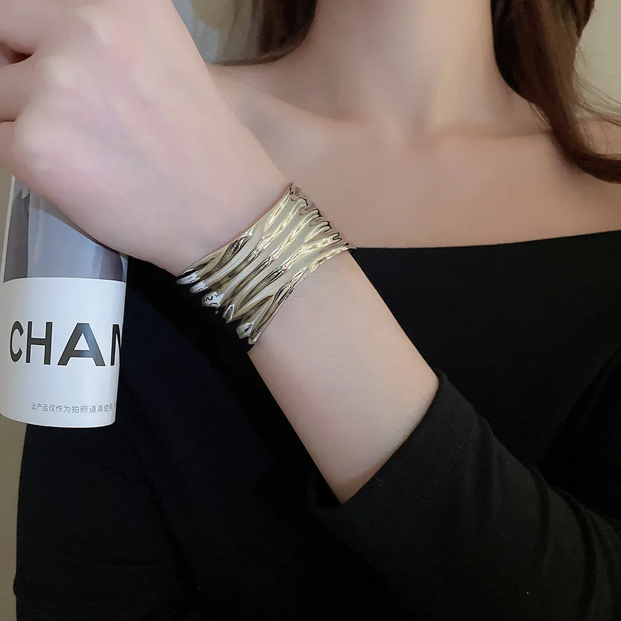 European and American Metal Pleated Bangles for Women Arm Ring Fashion Temperament Bracelet Design Sense Hand Jewelry Gift