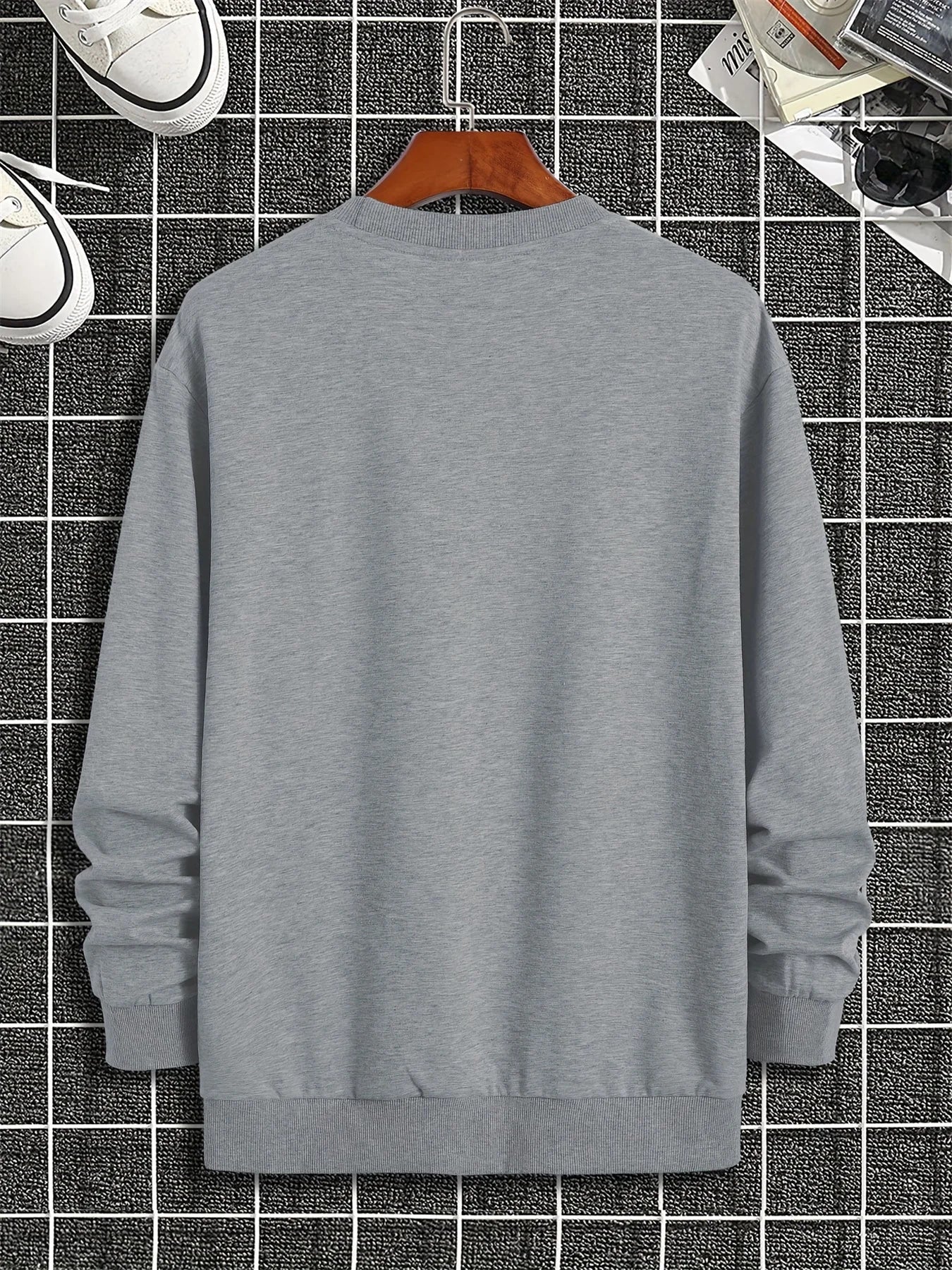 Men's autumn and winter fashionable casual loose cool bear cartoon graphic print fleece long sleeved round neck sweatshirt
