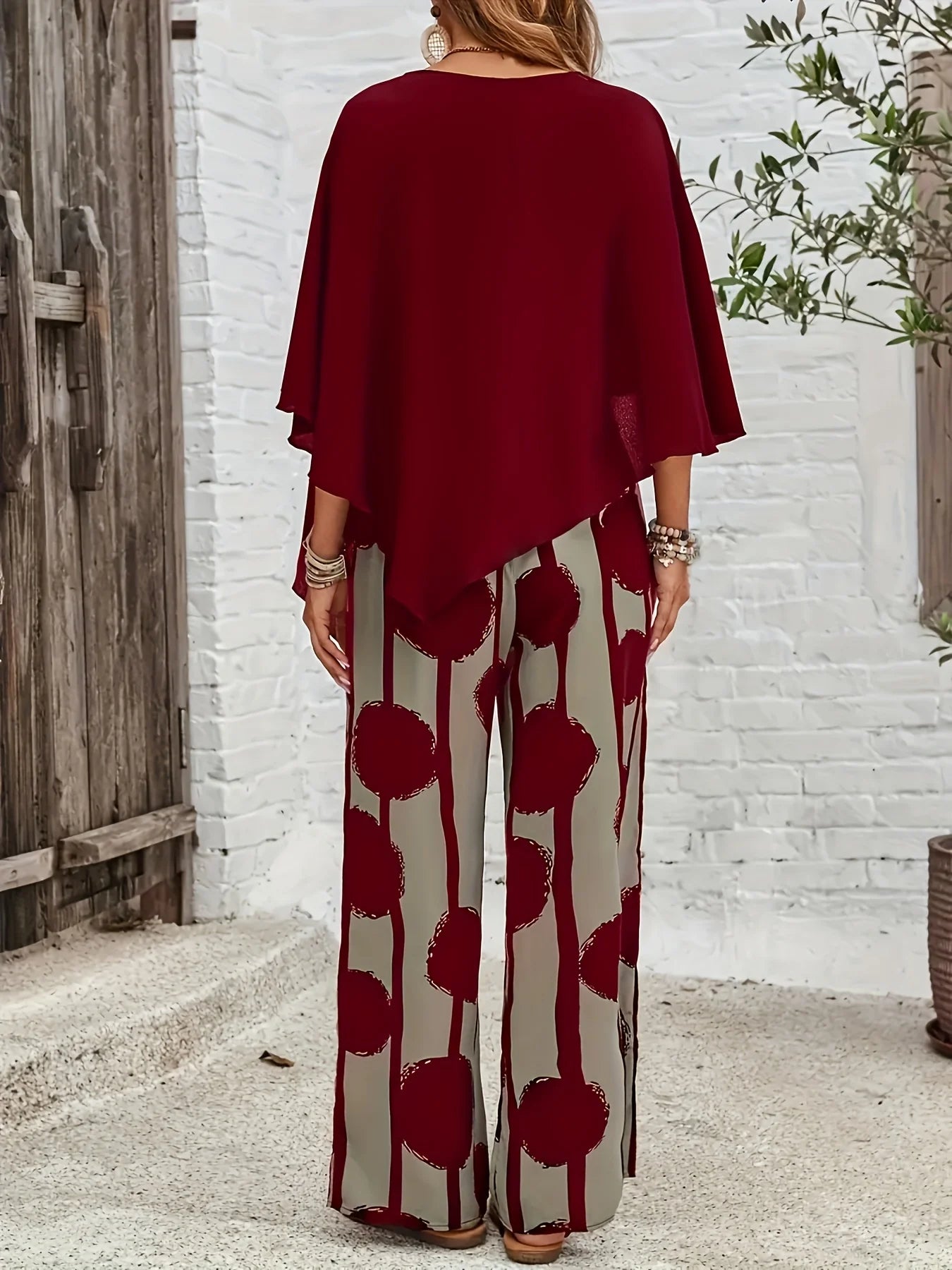 Women's casual plus size suits Spring and summer suits Round neck Geometric pattern Bat short sleeve top and straight pants Wome