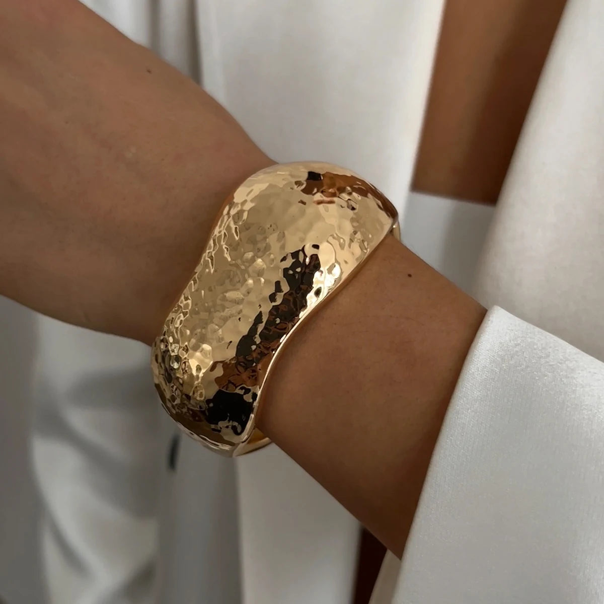 SHIXIN Exaggerated Smooth Gold Color Wide Chain Spring Bangle for Women Hip Hop Metal Geometric Cuff Bracelet Unisex Men Jewelry