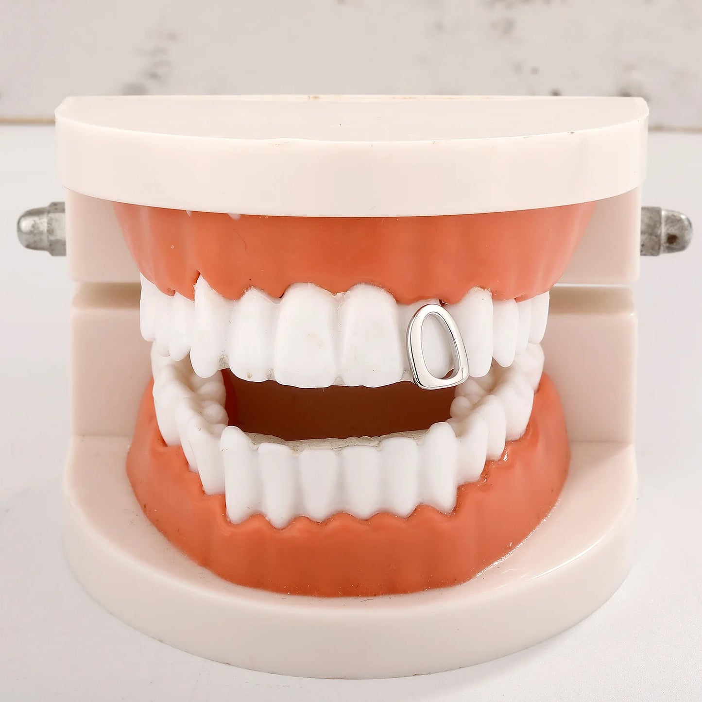 RACHELZ Hip Hop Single Classic Hollow Teeth Grillz Simple 3 Colors Glossy Tooth Caps Women Men Jewelry Halloween Cosplay Gift