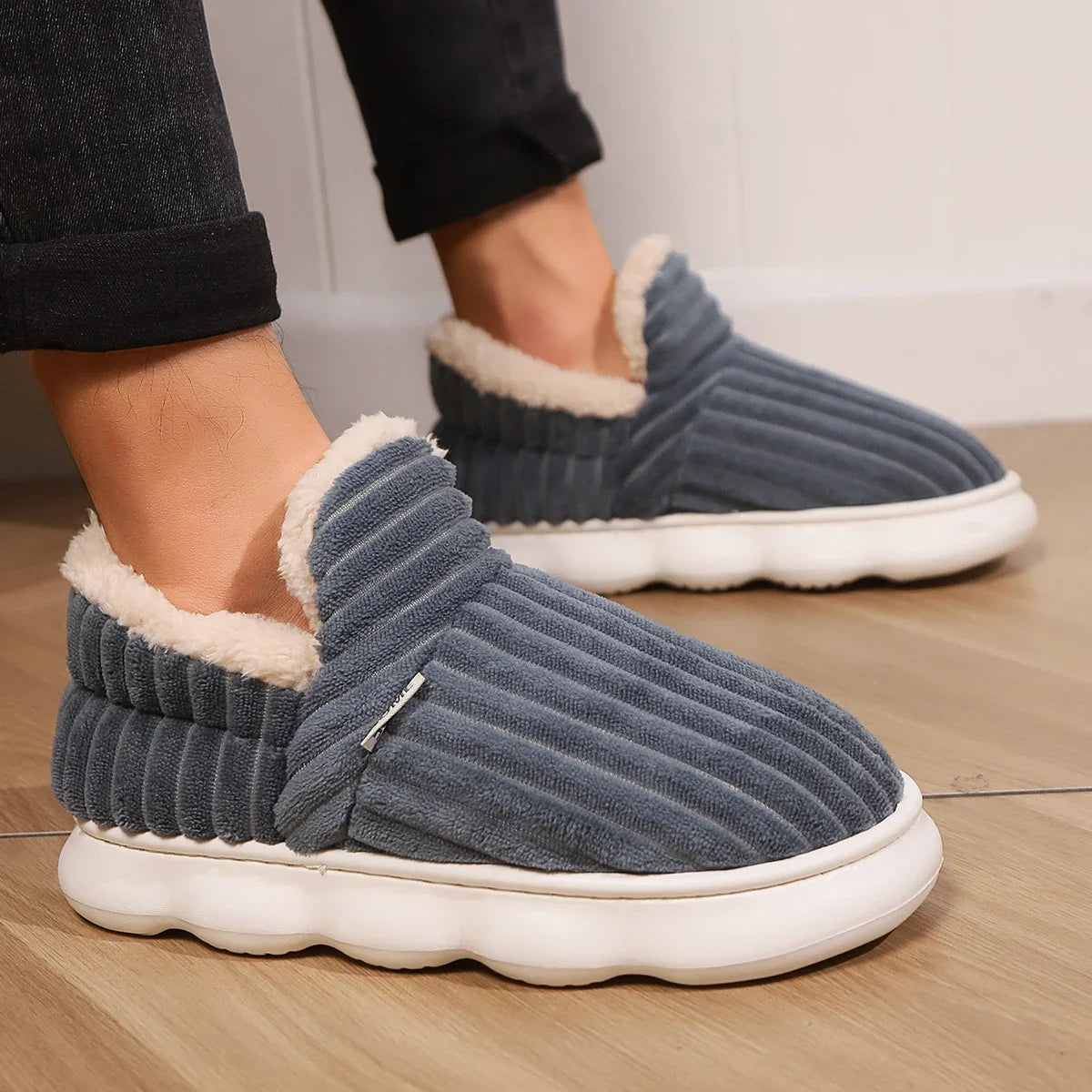 Winter Men Women Shoes Winter Short Plush Slippers Outdoor Fur Non-slip House Shoes Casual Fuzzy Soft Cozy Men Women Shoes