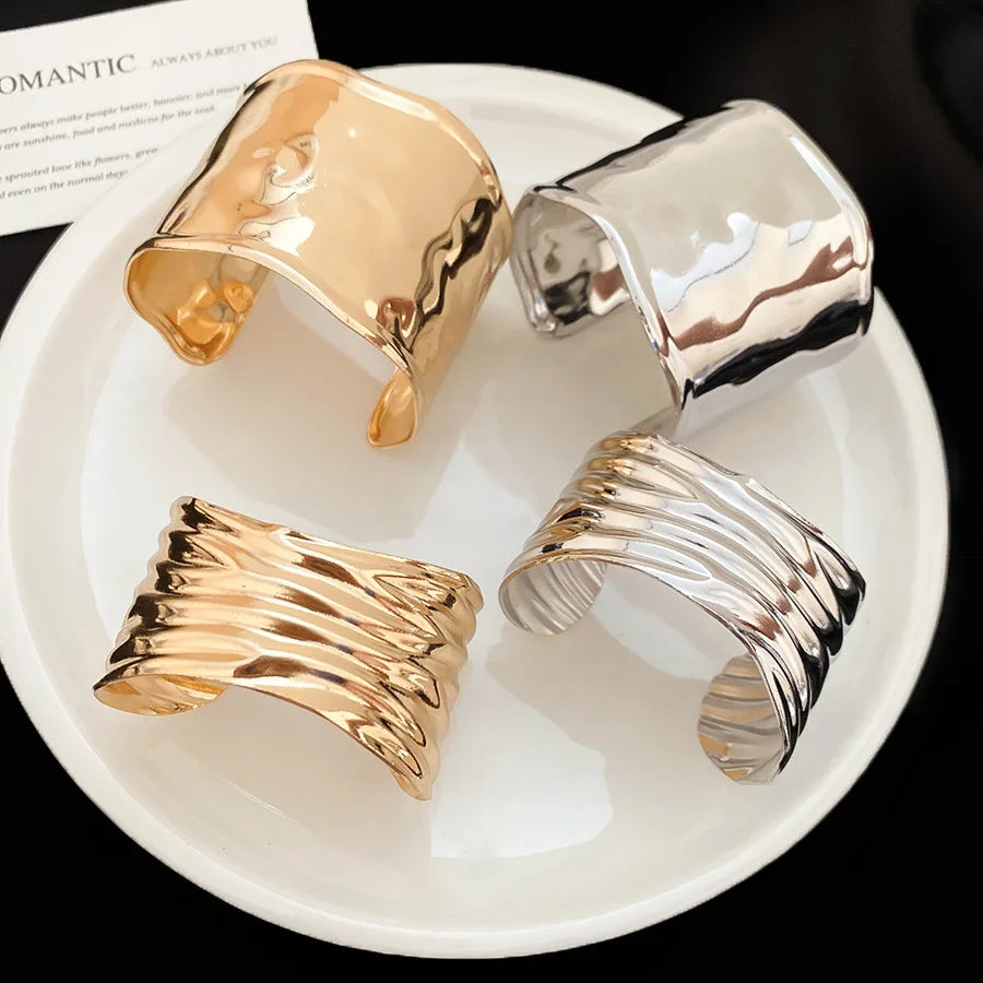 European and American Metal Pleated Bangles for Women Arm Ring Fashion Temperament Bracelet Design Sense Hand Jewelry Gift